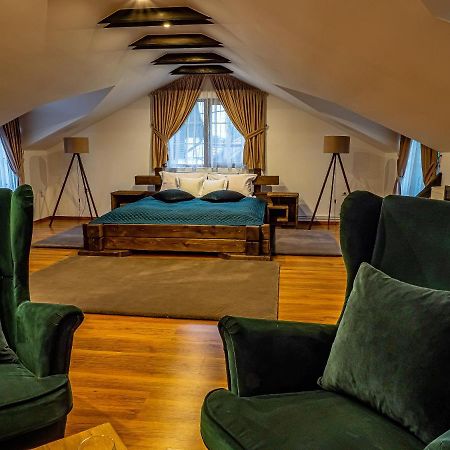 Готель Casa Delia Кимпулунг-Молдовенеск Екстер'єр фото